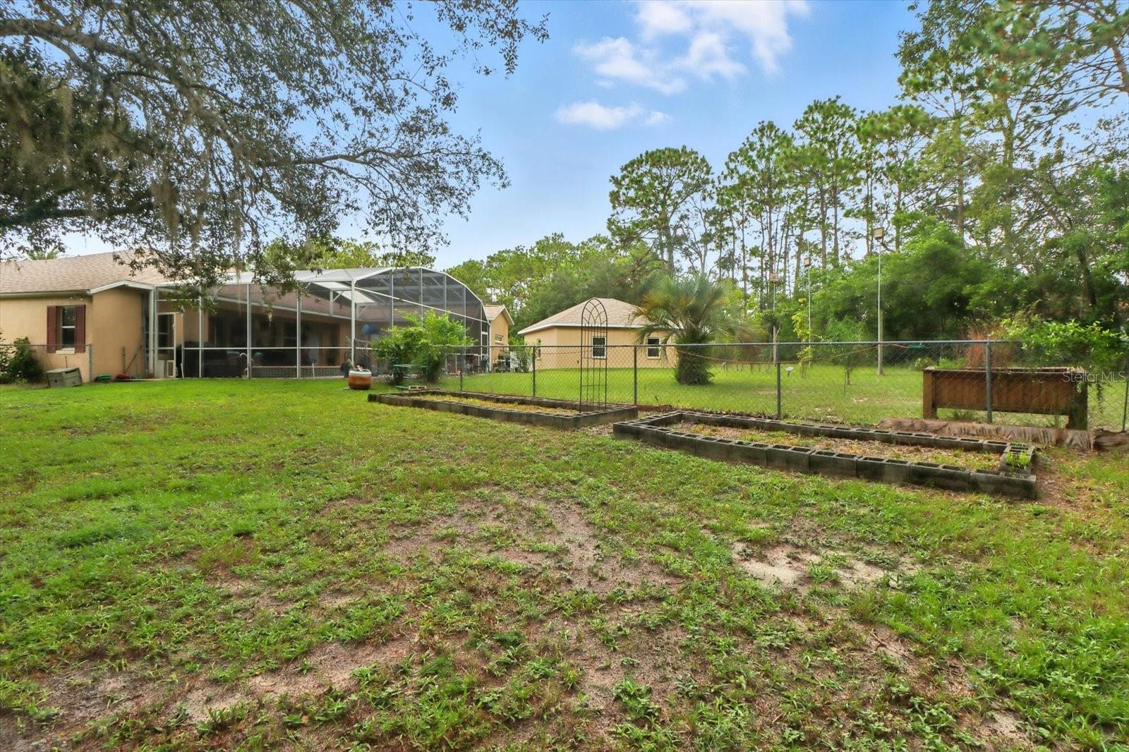 Listing photo id 39 for 5245 Allamandra Drive