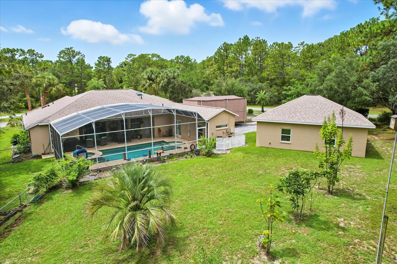 Listing photo id 40 for 5245 Allamandra Drive