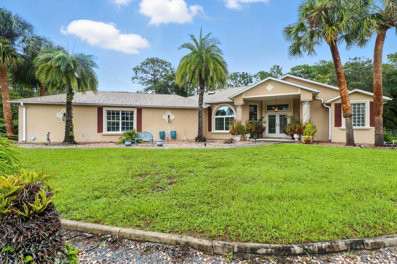 Listing photo id 3 for 5245 Allamandra Drive