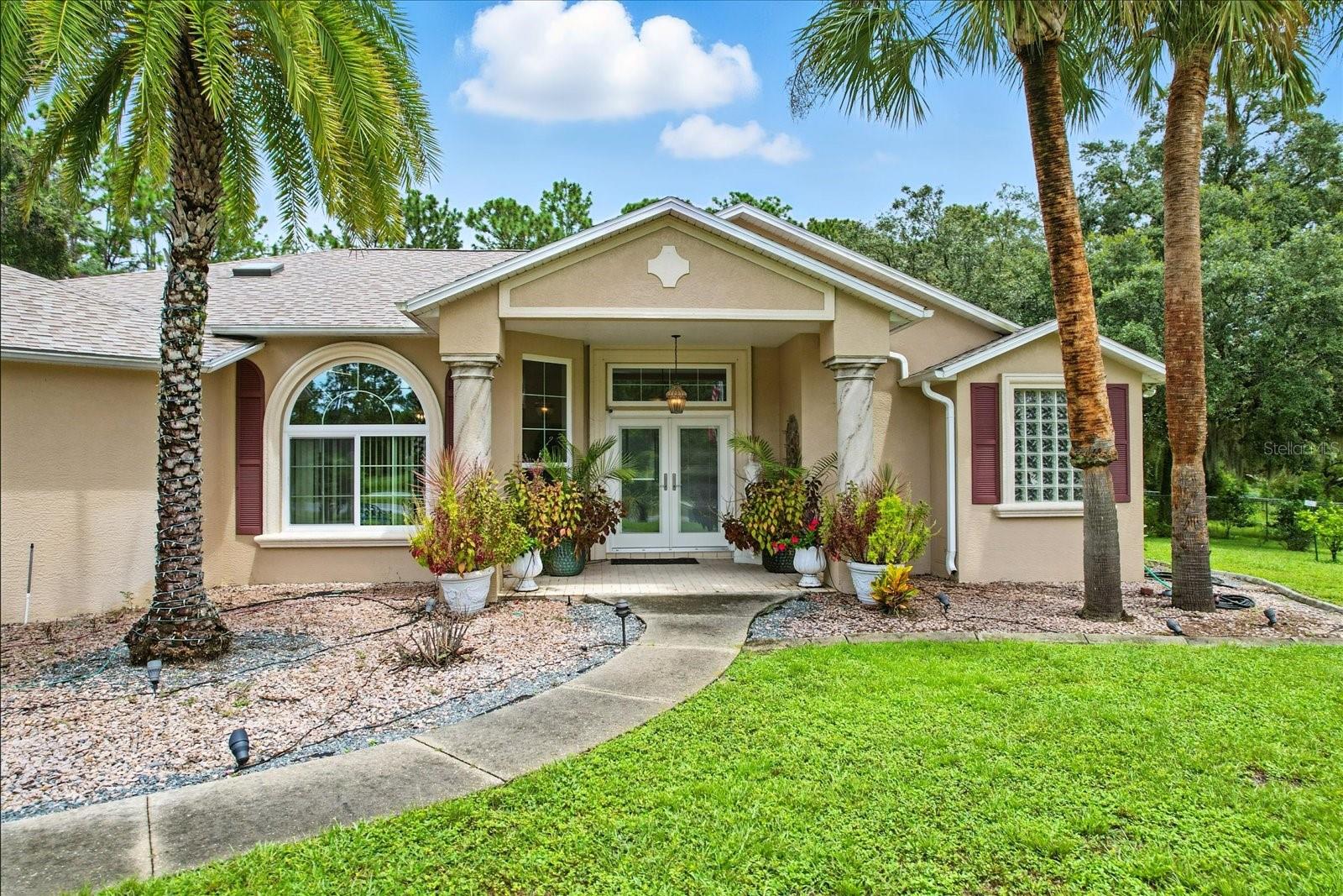 Listing photo id 4 for 5245 Allamandra Drive