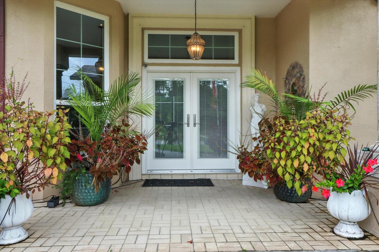 Listing photo id 5 for 5245 Allamandra Drive