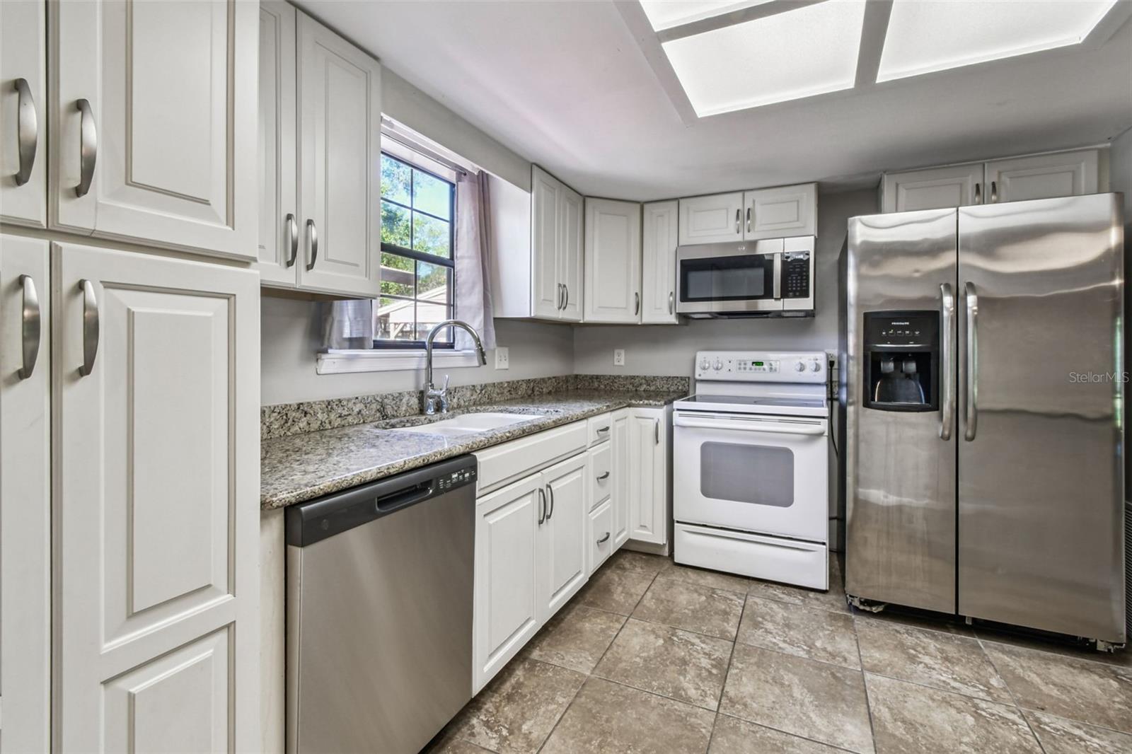 Image 4 of 57 For 14203 Wellesley Drive