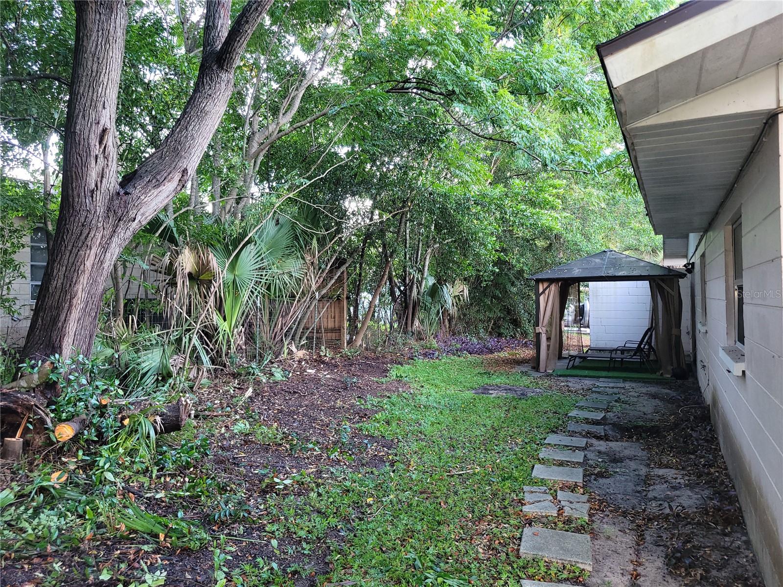 Image 37 of 40 For 516 Bahia Track Run