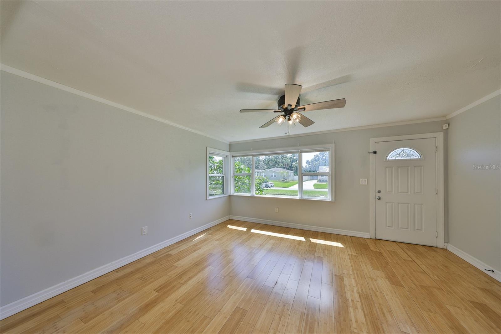 Listing photo id 8 for 2591 17th Avenue N