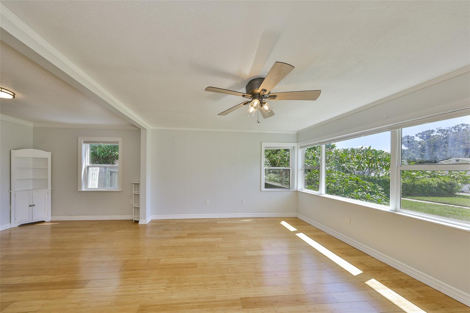 Listing photo id 10 for 2591 17th Avenue N