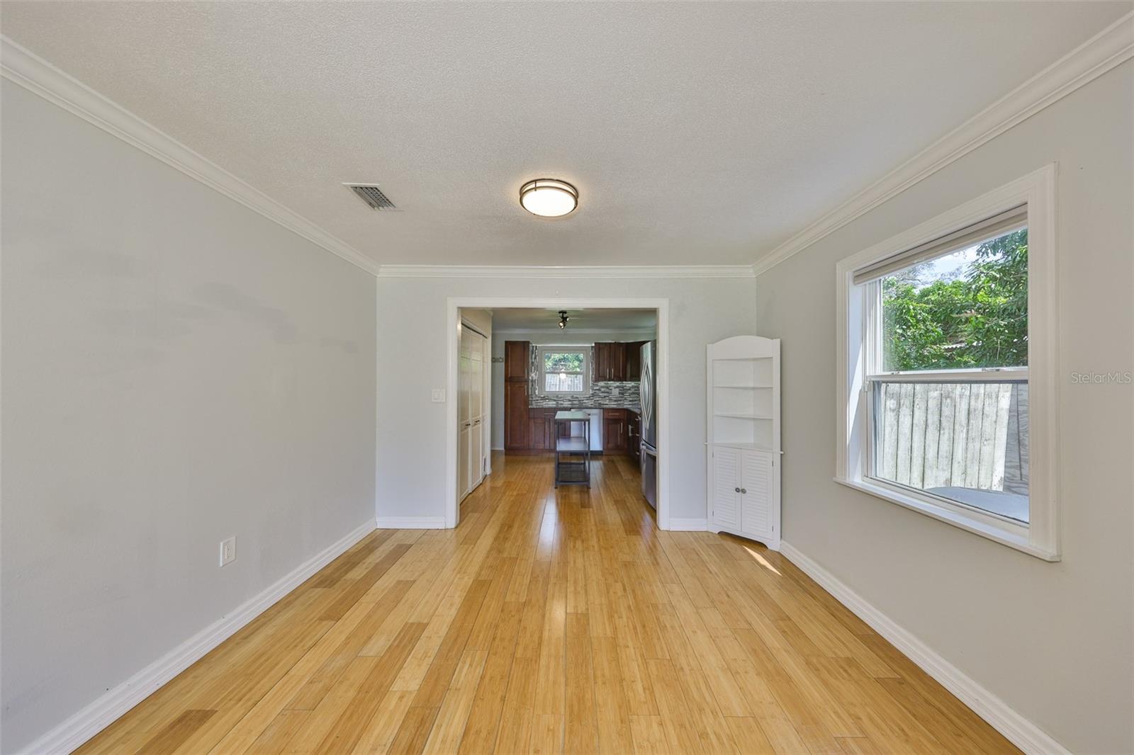 Listing photo id 12 for 2591 17th Avenue N