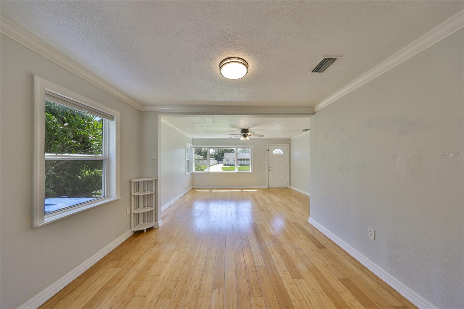 Listing photo id 14 for 2591 17th Avenue N