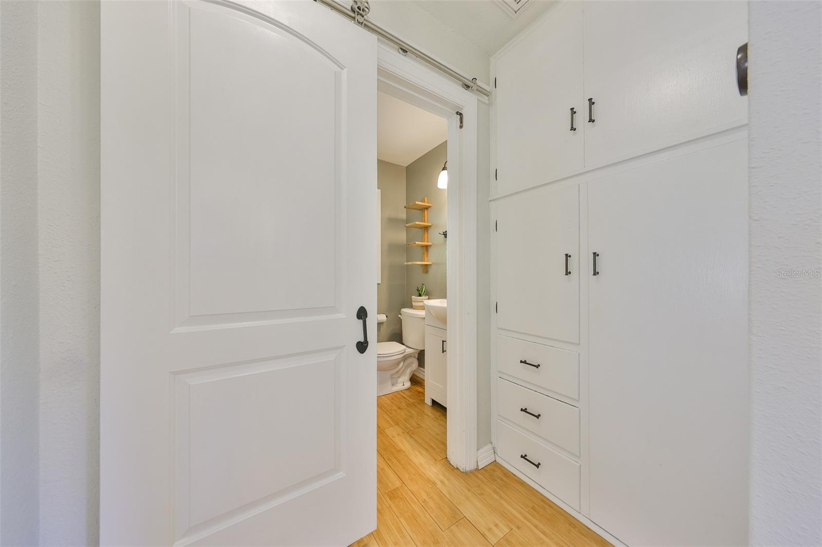 Listing photo id 22 for 2591 17th Avenue N