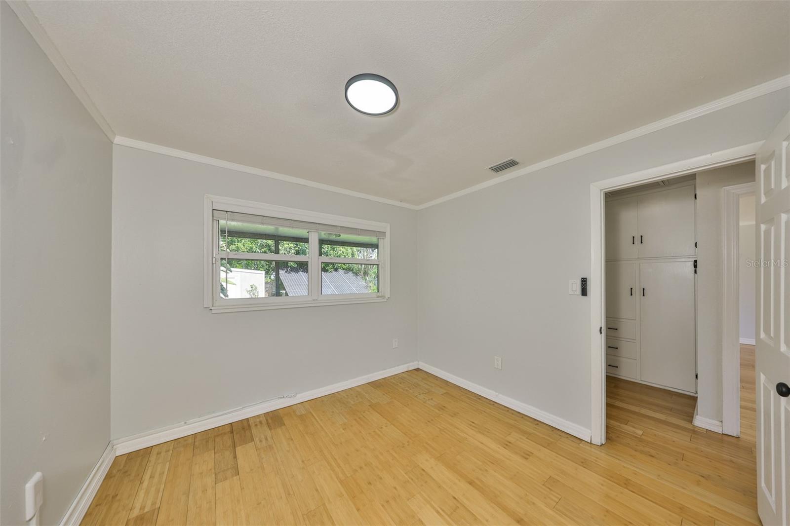 Listing photo id 26 for 2591 17th Avenue N