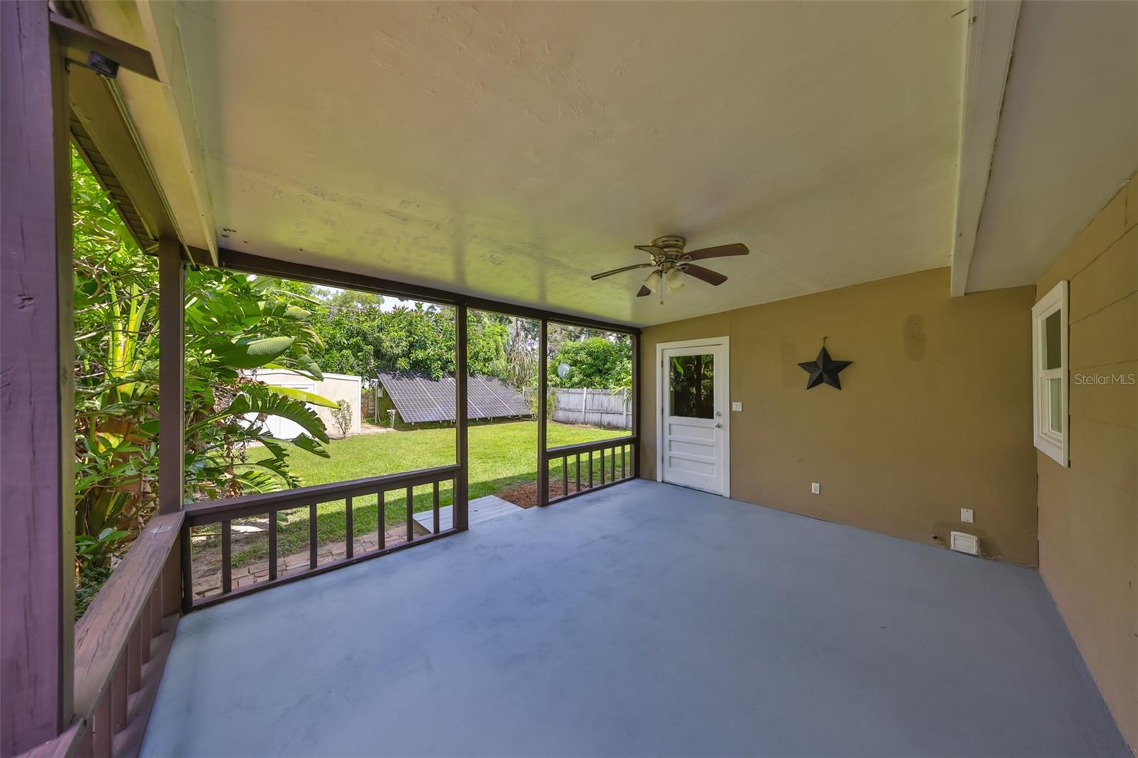 Listing photo id 29 for 2591 17th Avenue N