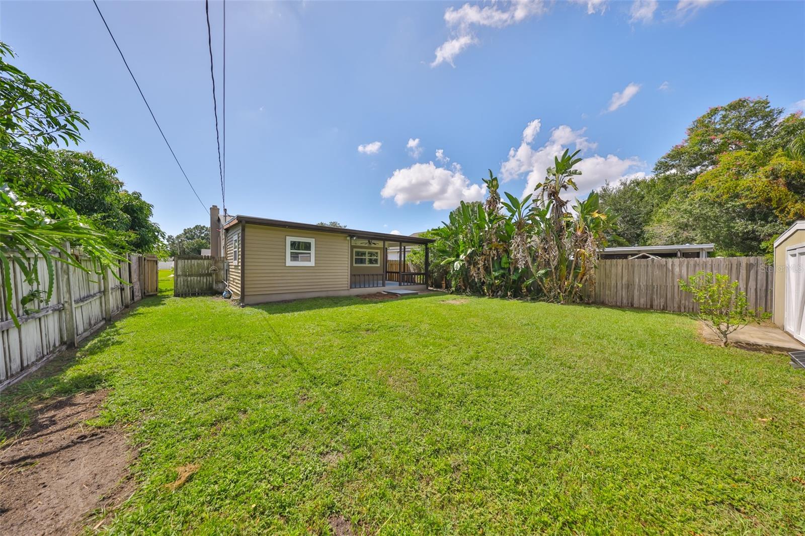 Listing photo id 32 for 2591 17th Avenue N