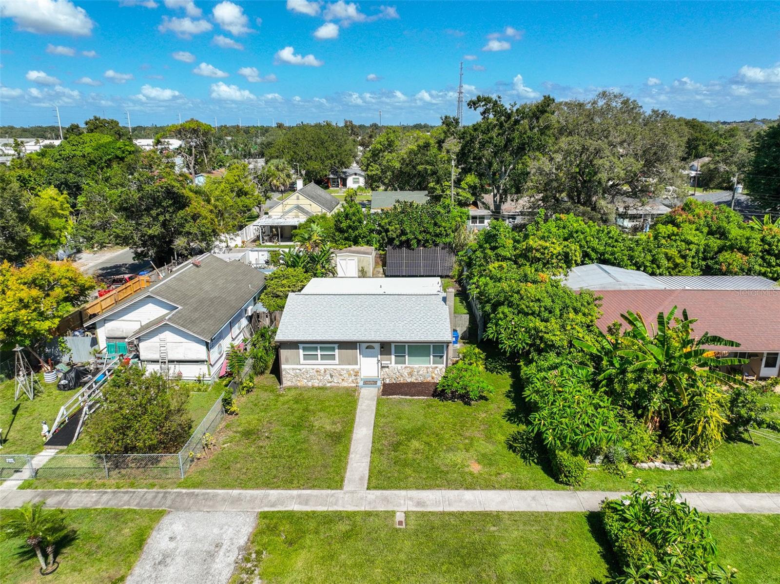 Listing photo id 33 for 2591 17th Avenue N