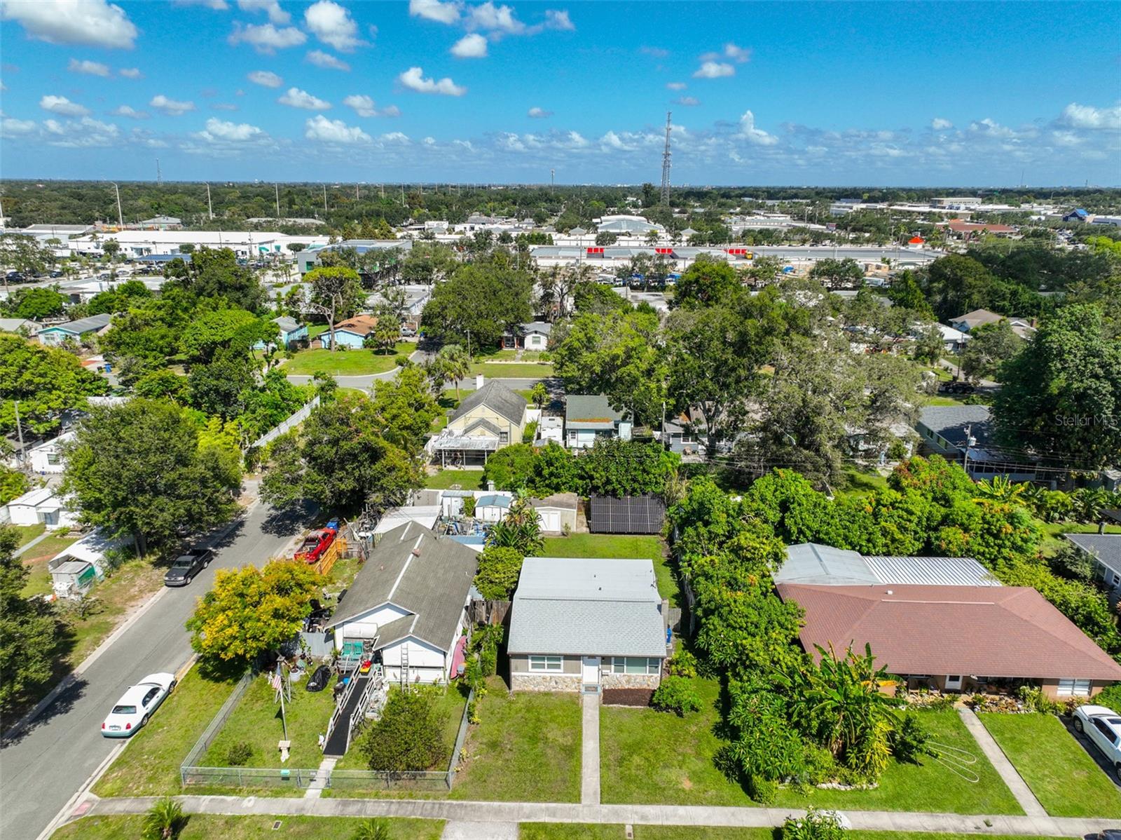 Listing photo id 34 for 2591 17th Avenue N