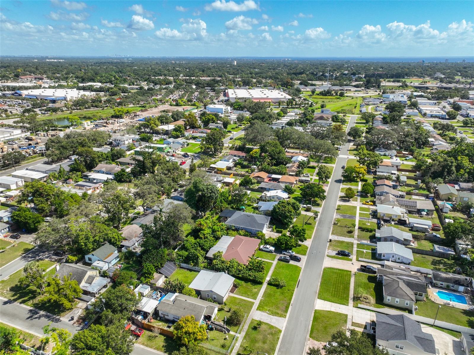 Listing photo id 35 for 2591 17th Avenue N