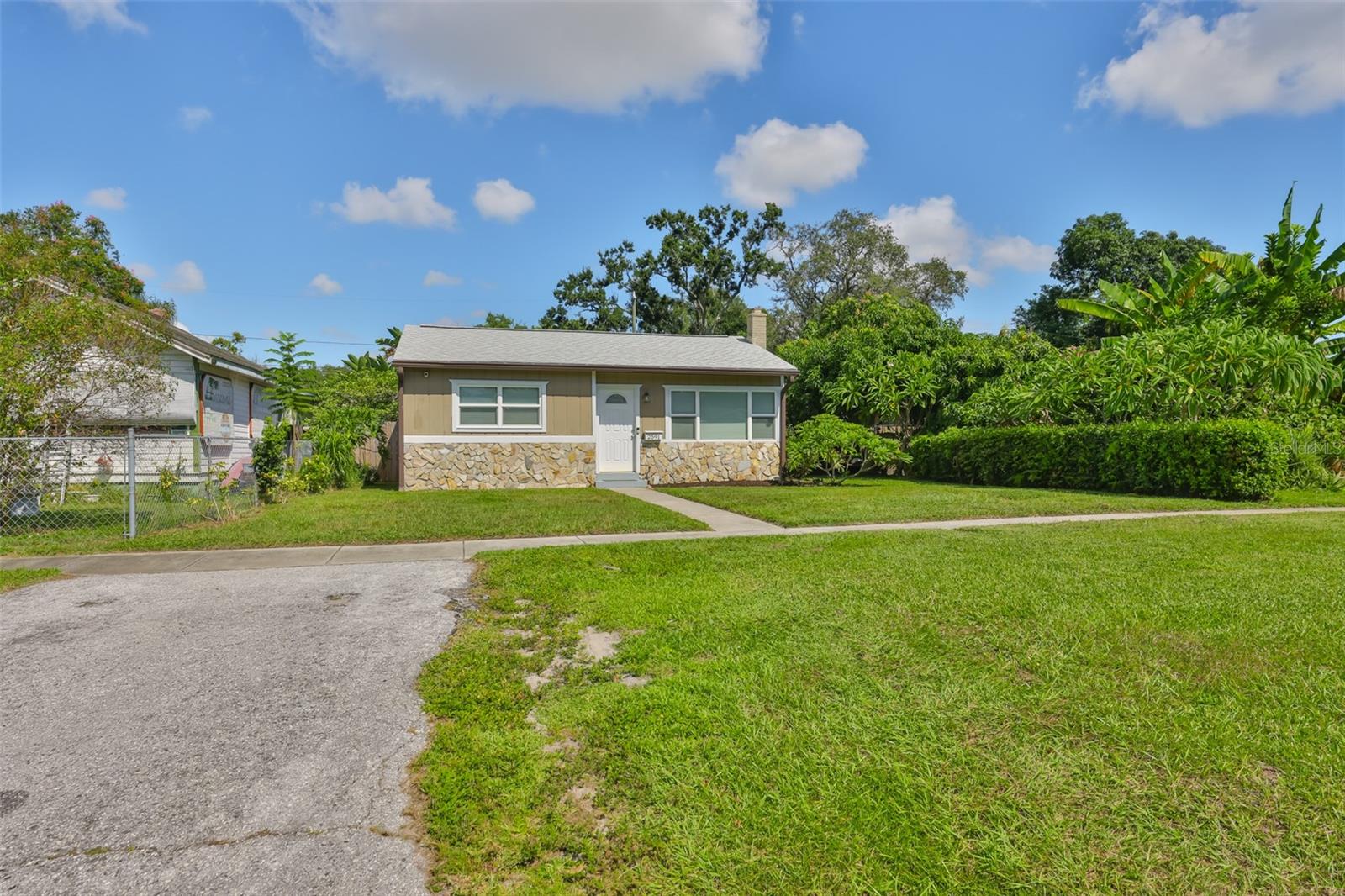 Listing photo id 40 for 2591 17th Avenue N