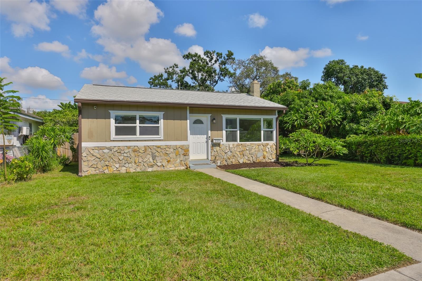 Listing photo id 41 for 2591 17th Avenue N