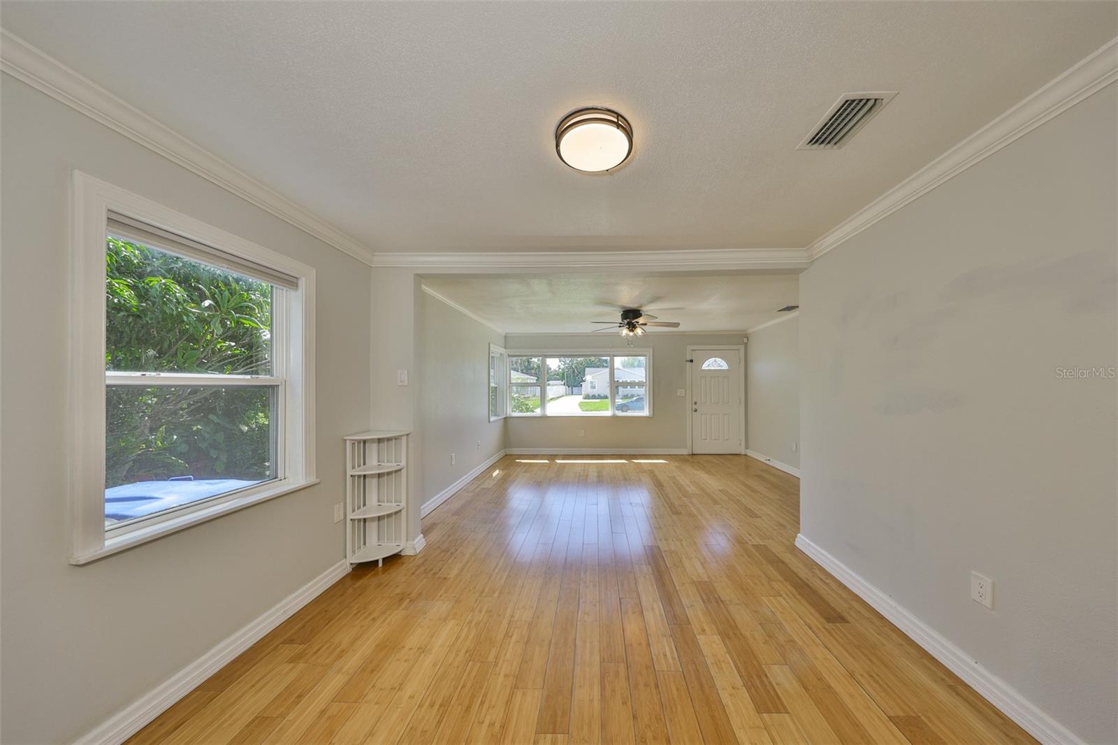 Listing photo id 7 for 2591 17th Avenue N