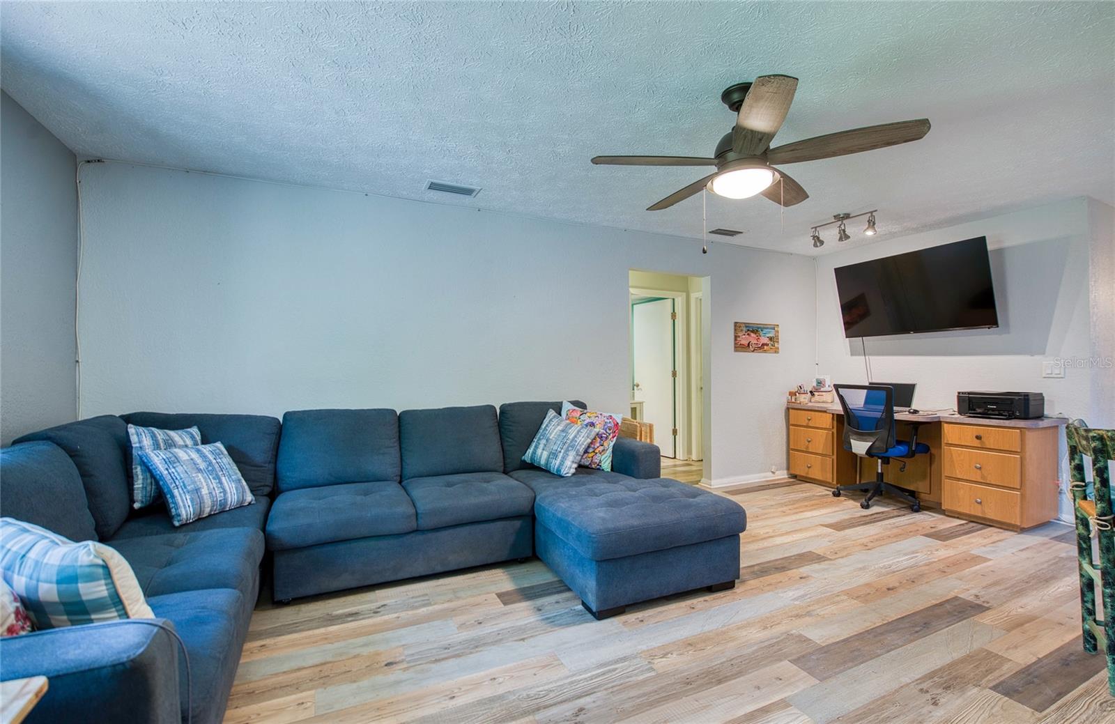 Image 11 of 76 For 6861 4th Street S