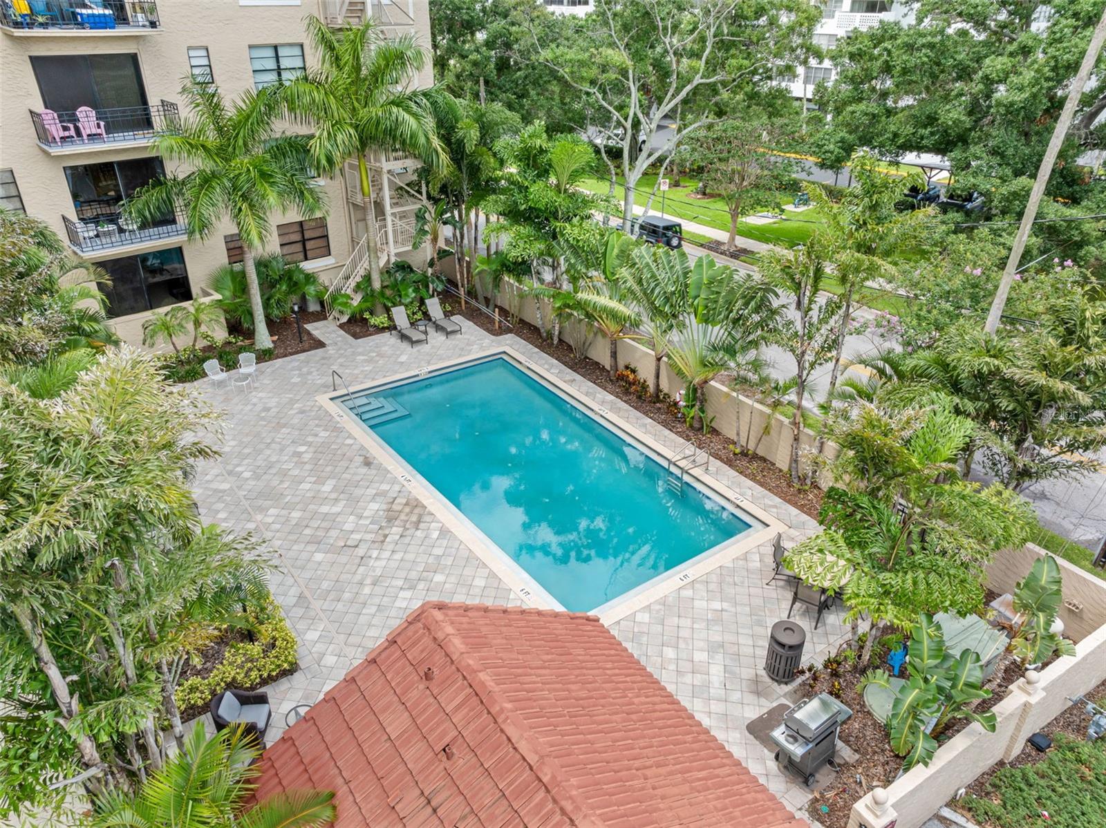 Image 18 of 50 For 2109 Bayshore Boulevard 102