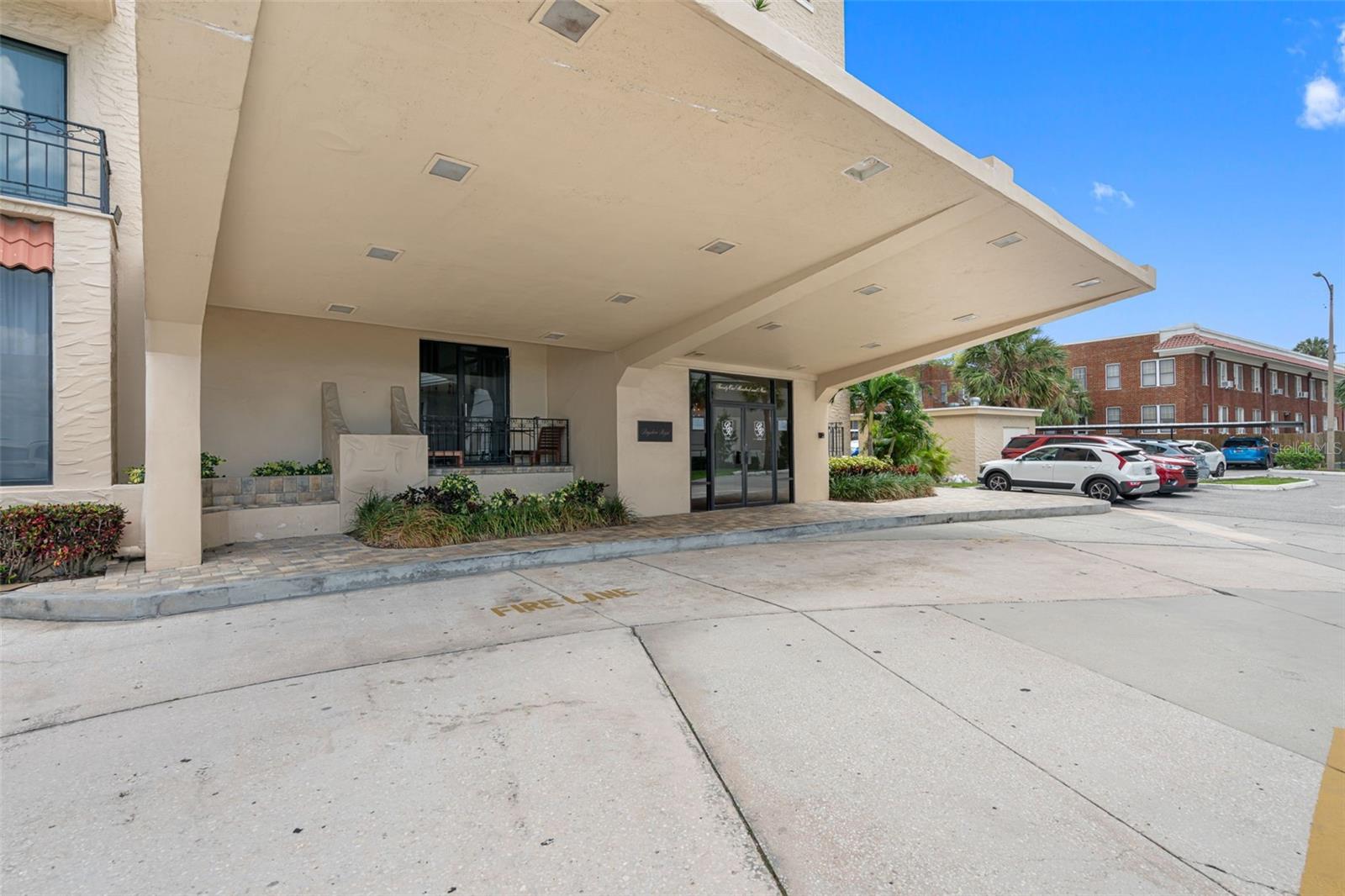 Image 2 of 50 For 2109 Bayshore Boulevard 102