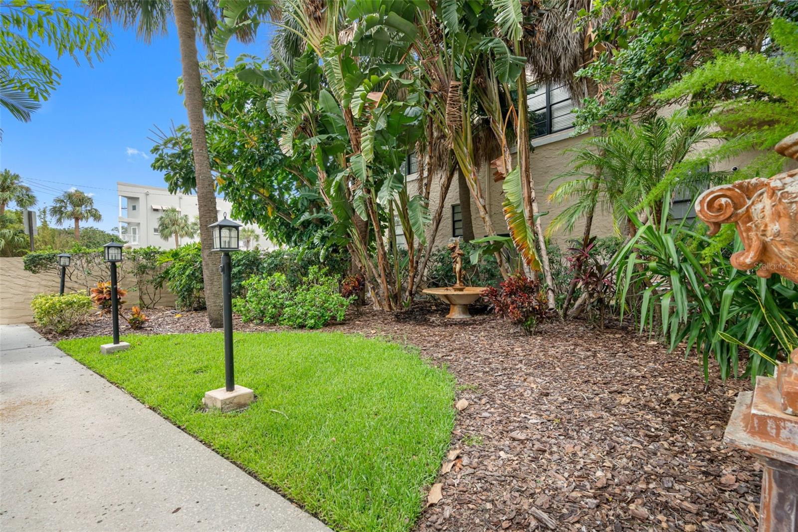 Image 21 of 50 For 2109 Bayshore Boulevard 102