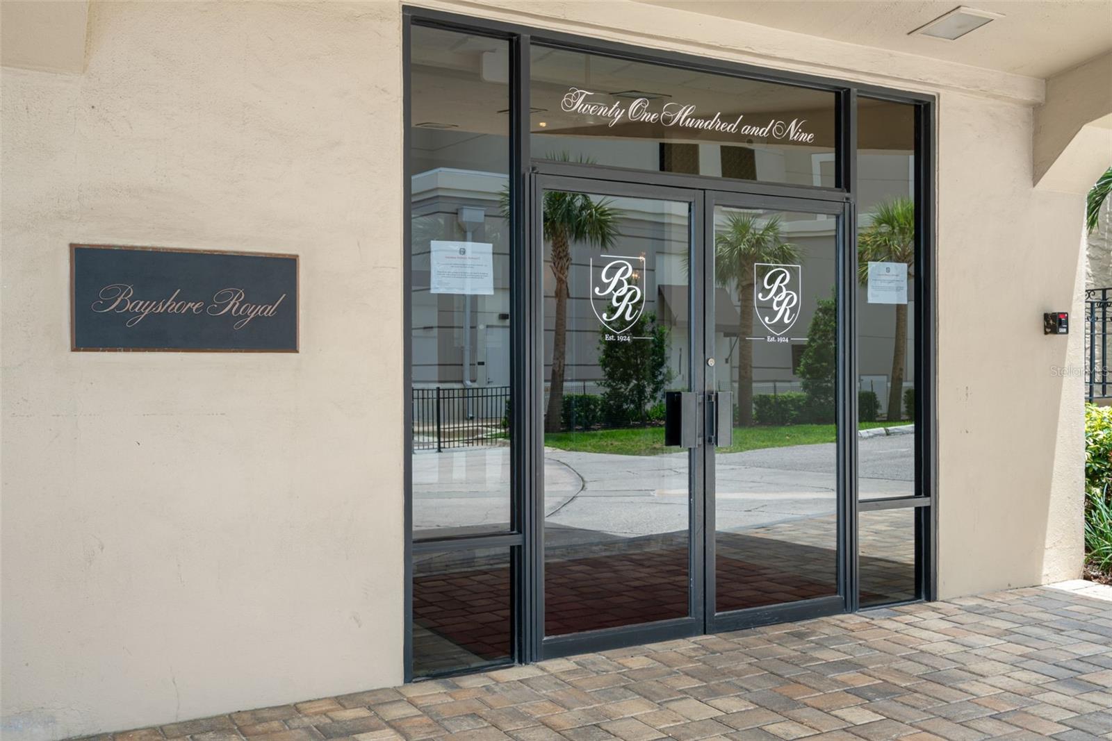 Image 3 of 50 For 2109 Bayshore Boulevard 102