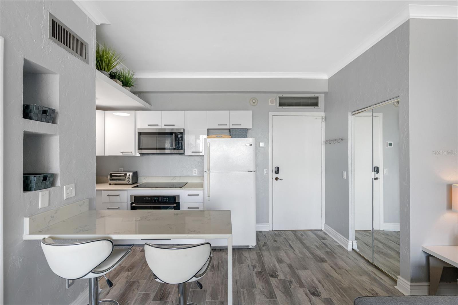 Image 30 of 50 For 2109 Bayshore Boulevard 102
