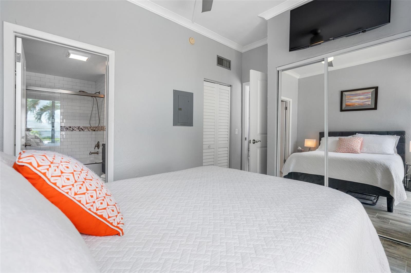 Image 45 of 50 For 2109 Bayshore Boulevard 102