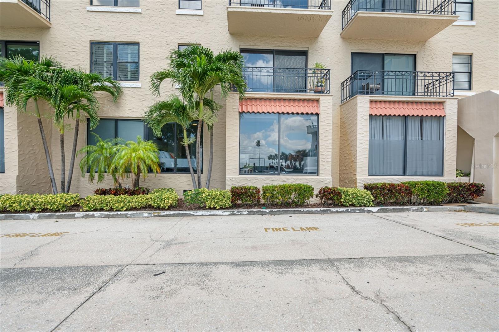 Image 5 of 50 For 2109 Bayshore Boulevard 102