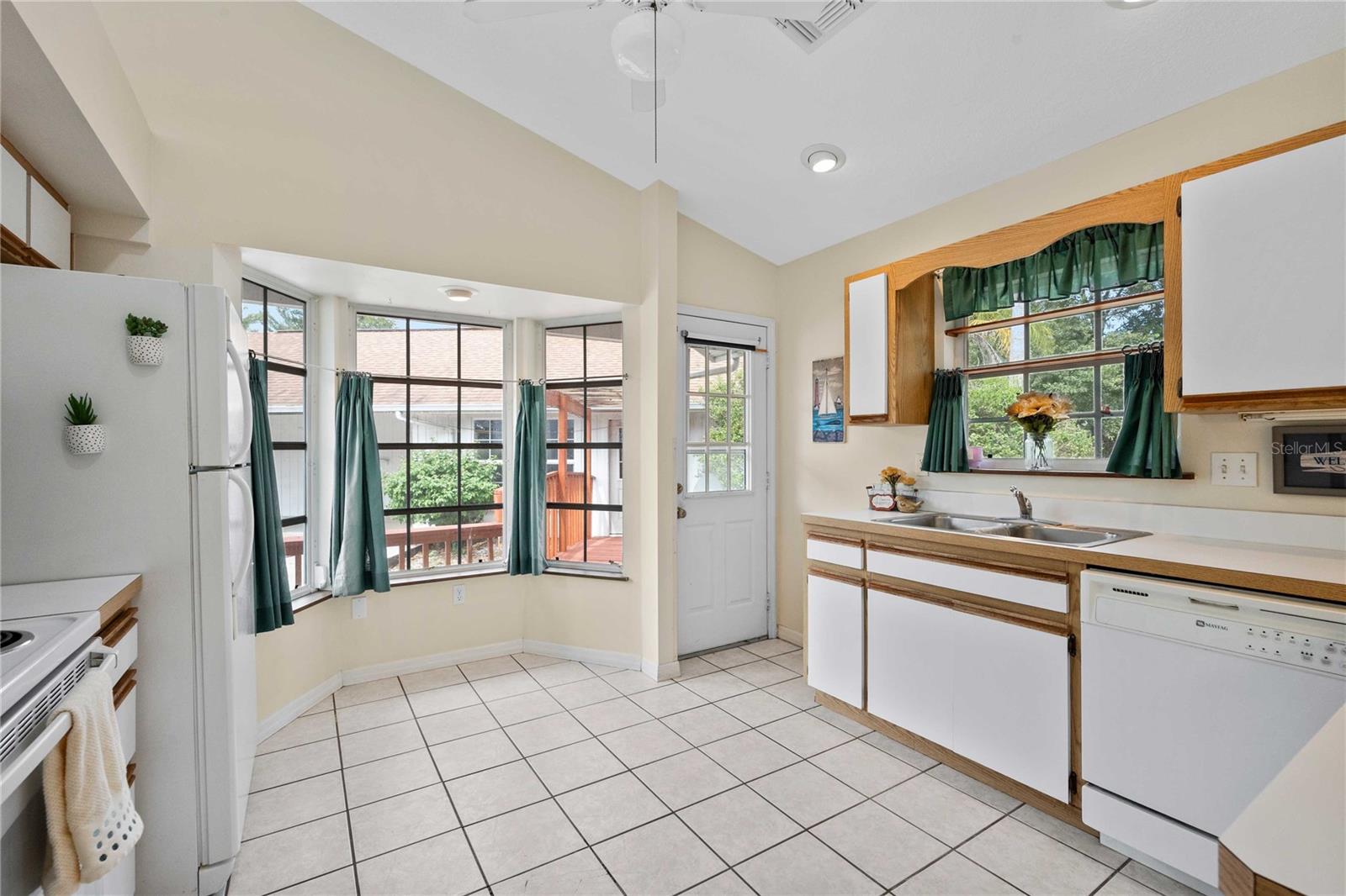 Image 15 of 75 For 13927 Curley Road