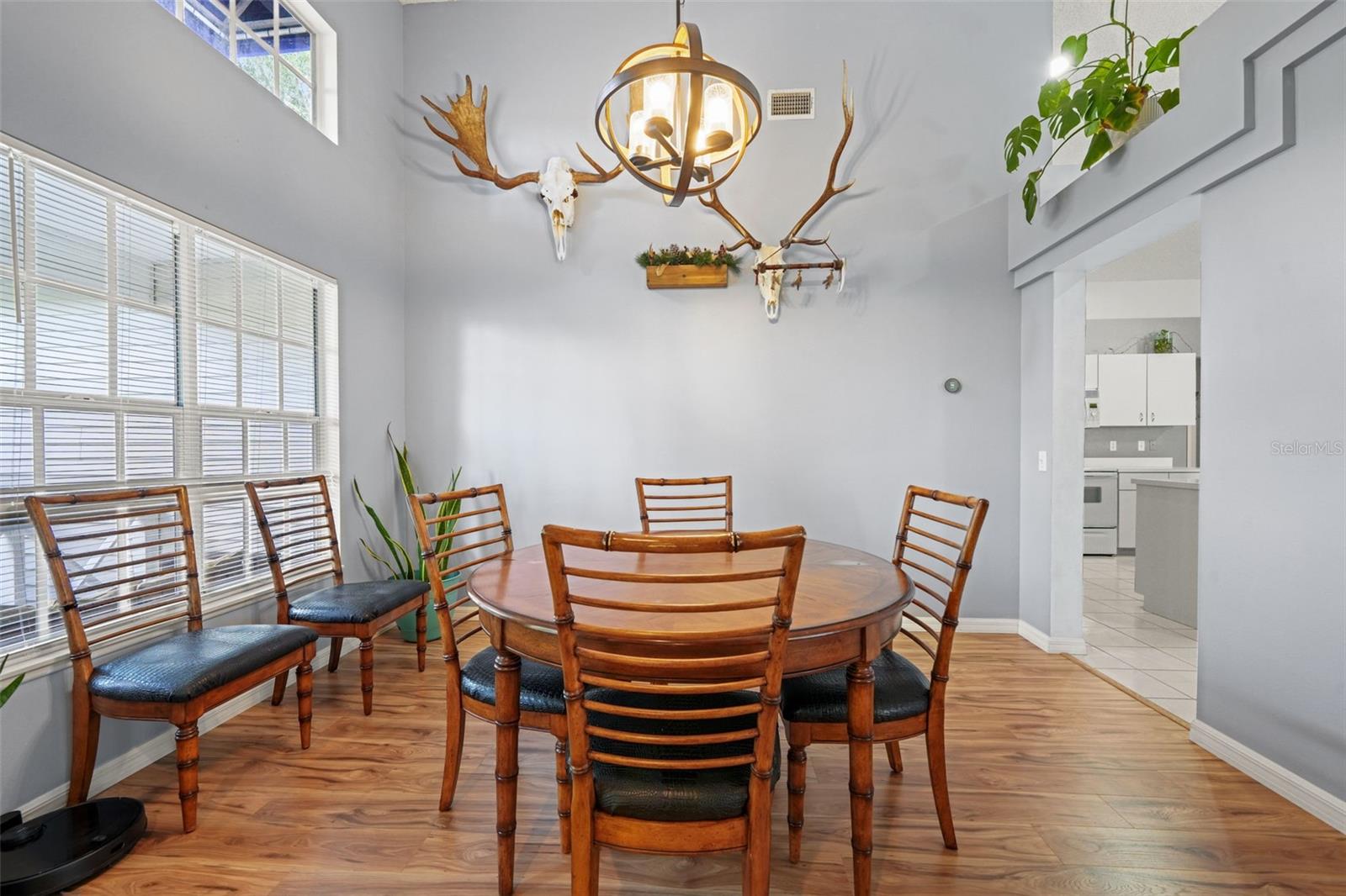 Image 10 of 51 For 7810 Grimsby Lane