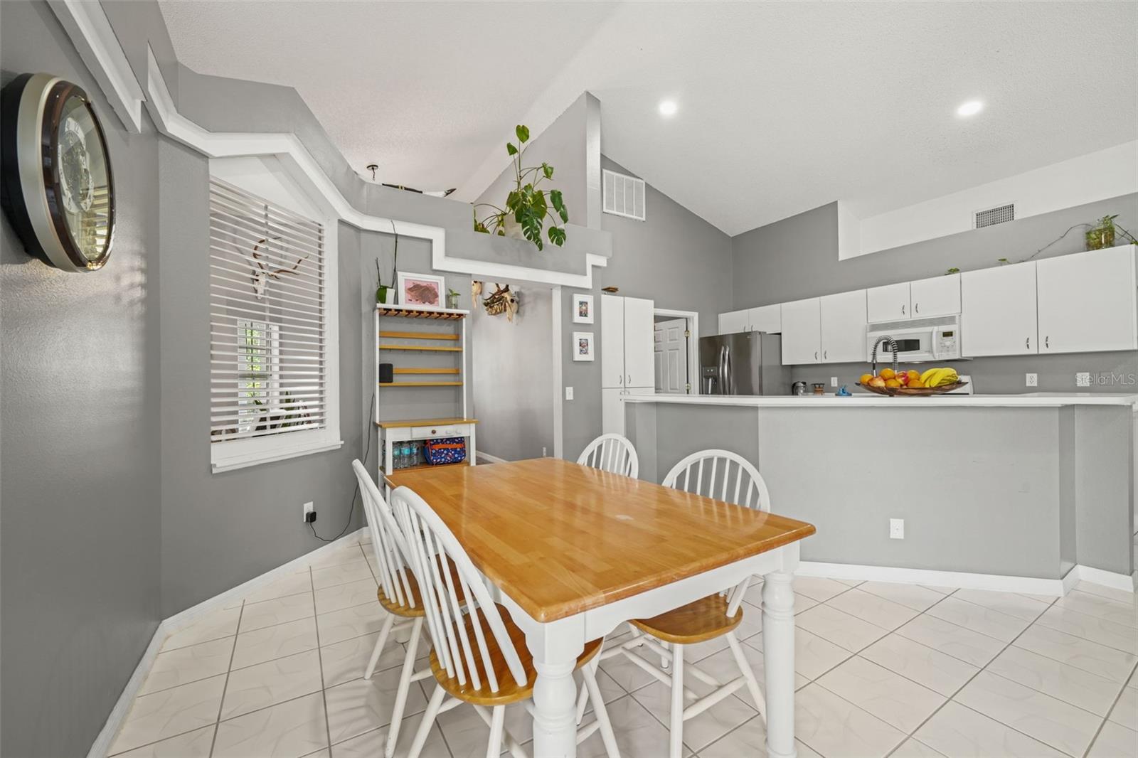 Image 18 of 51 For 7810 Grimsby Lane
