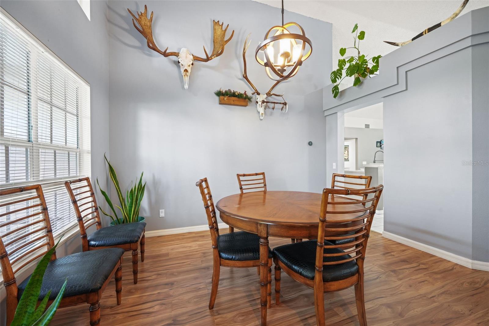 Image 9 of 51 For 7810 Grimsby Lane