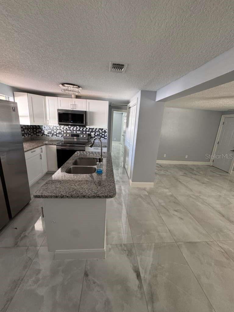 Image 4 of 10 For 4841 Briar Hill Court