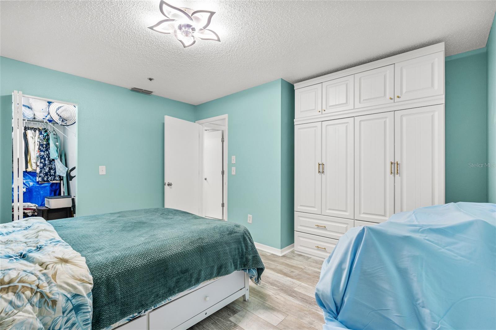 Image 19 of 37 For 5722 Biscayne Court 308