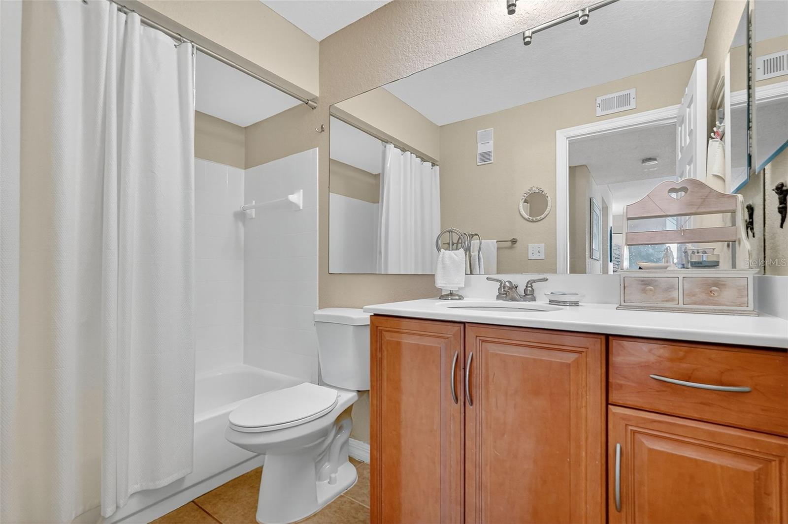 Image 40 of 83 For 3300 Haviland Court 303