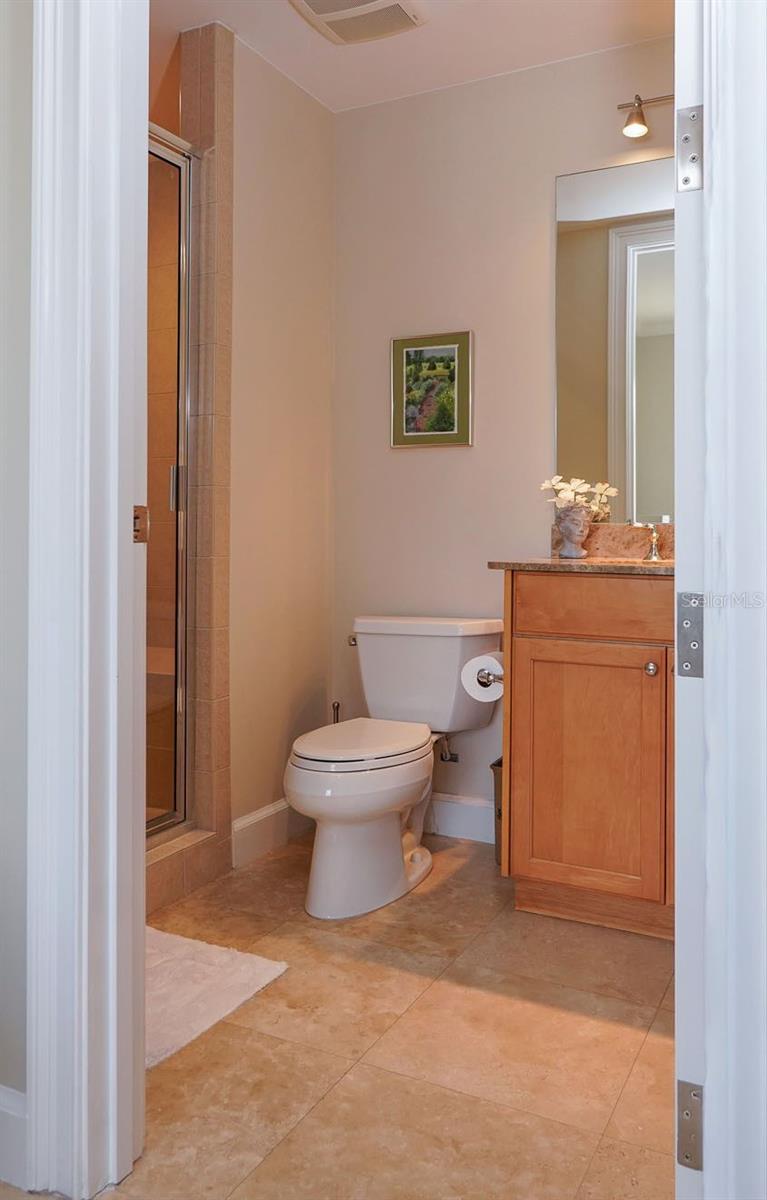 Image 34 of 46 For 300 Beach Drive Ne 1104