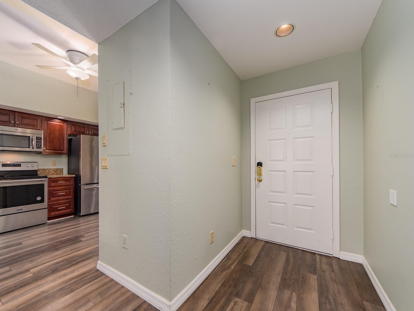 Image 6 of 33 For 3636 Oak Haven Drive 102