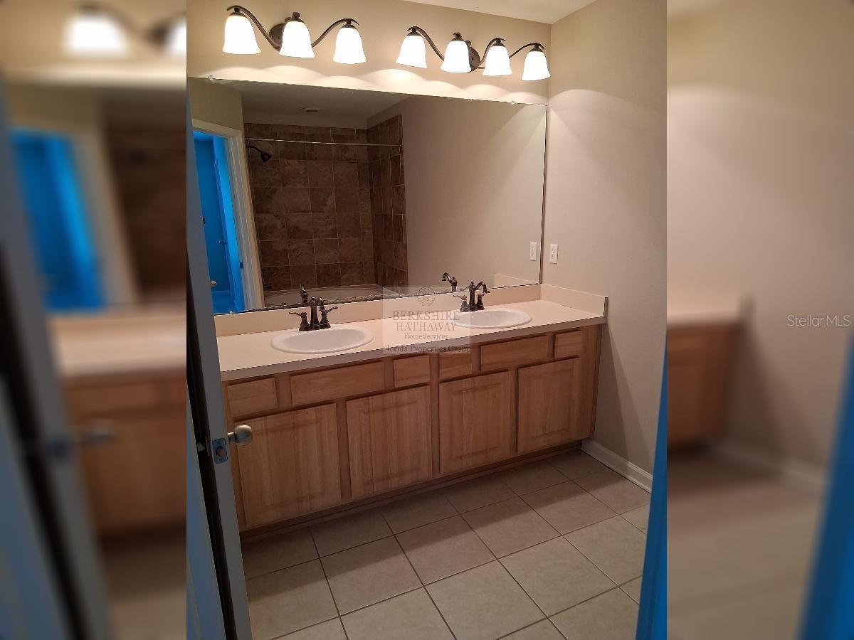 Image 4 of 13 For 2534 Glenrise Place