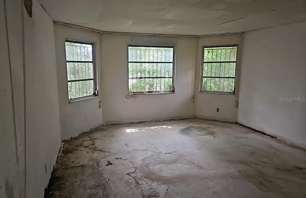 Image 5 of 13 For 1915 Mulberry Drive