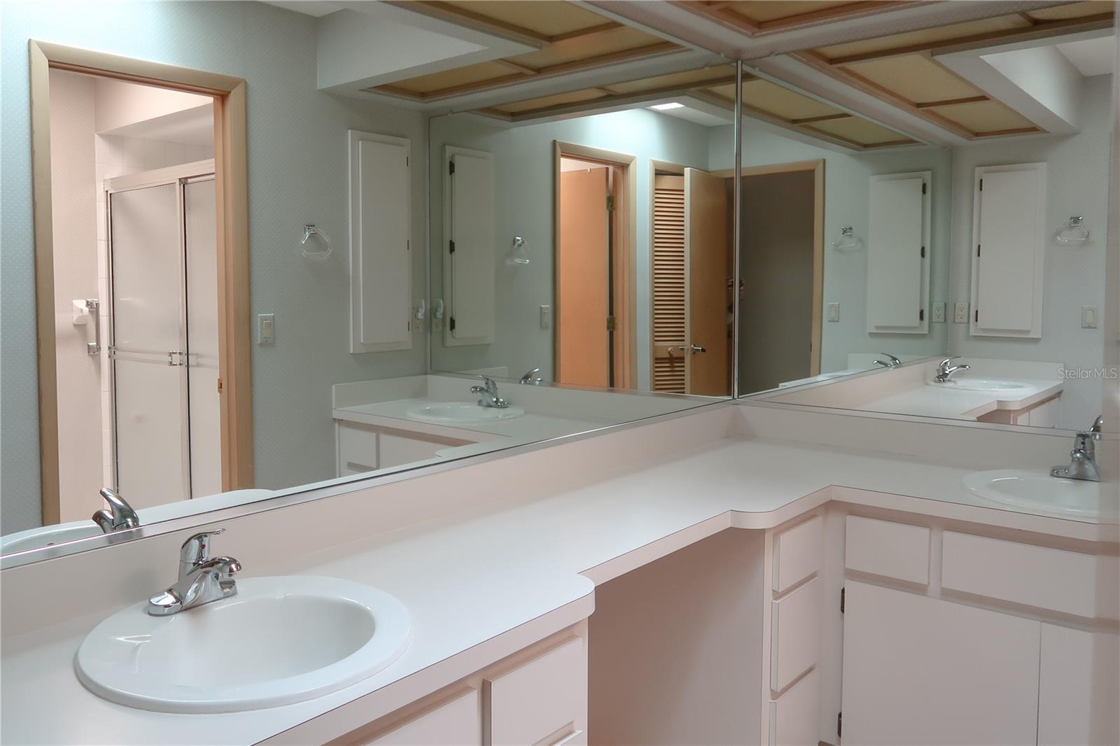Listing photo id 13 for 44 Golfview Court