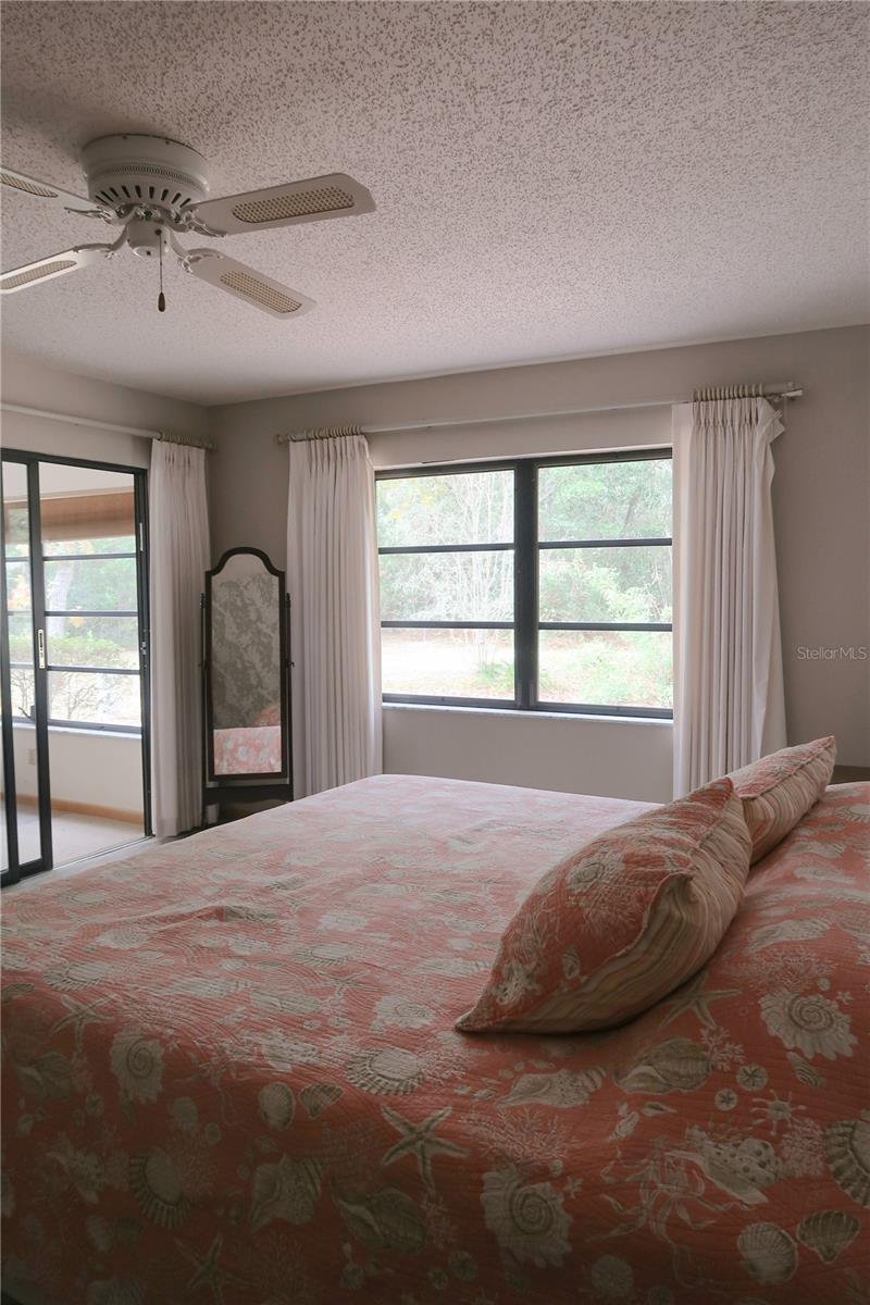 Listing photo id 16 for 44 Golfview Court