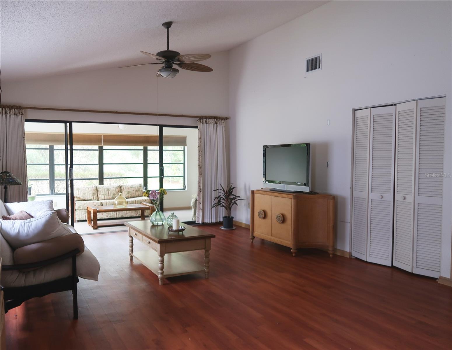 Listing photo id 2 for 44 Golfview Court