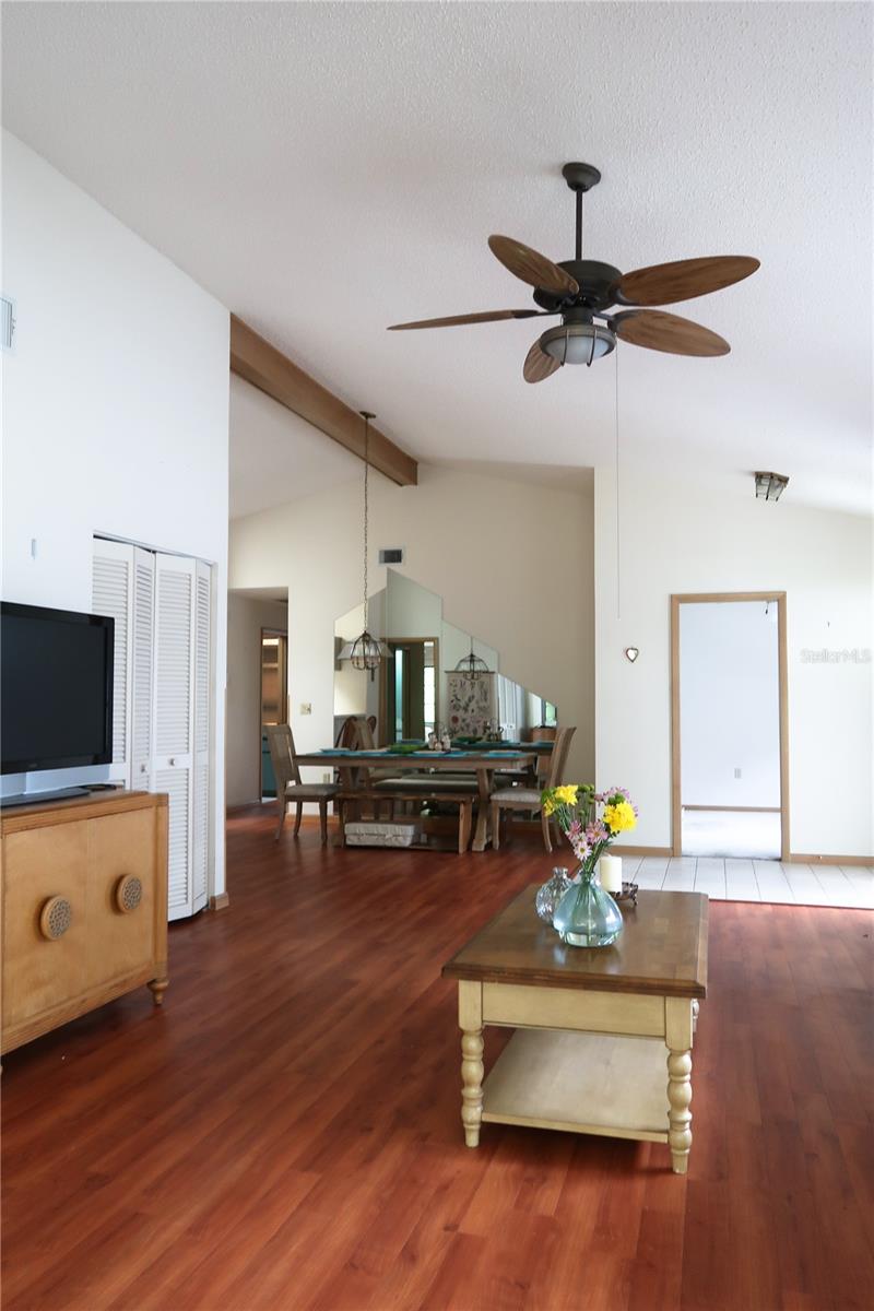 Listing photo id 3 for 44 Golfview Court