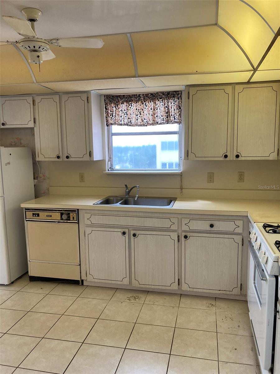 Image 6 of 46 For 5521 80th Street N 516