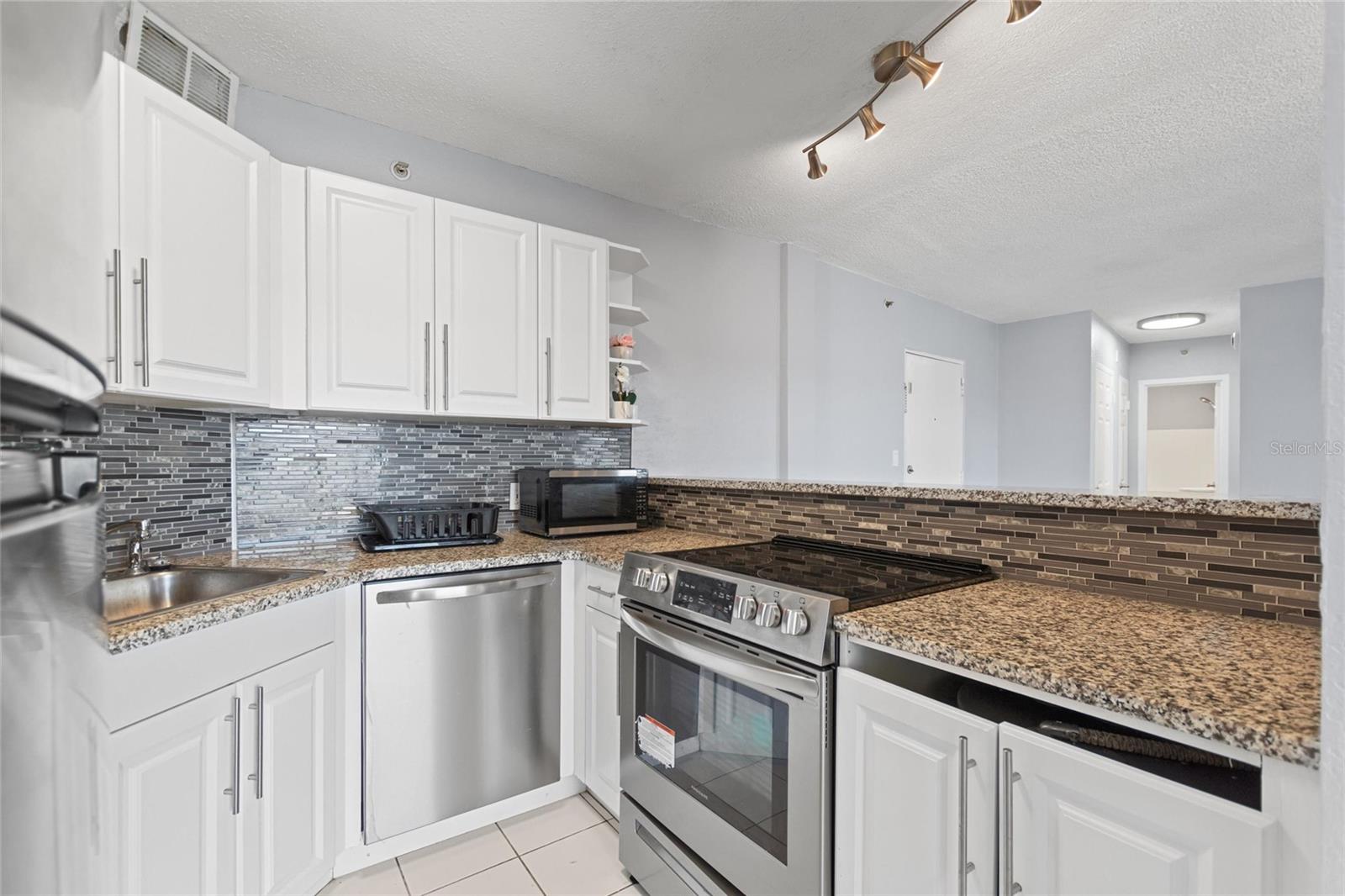 Image 16 of 39 For 3315 58th Avenue S 610