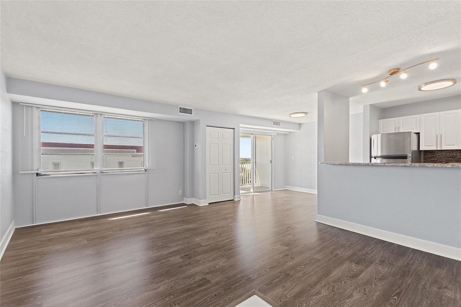 Image 8 of 39 For 3315 58th Avenue S 610