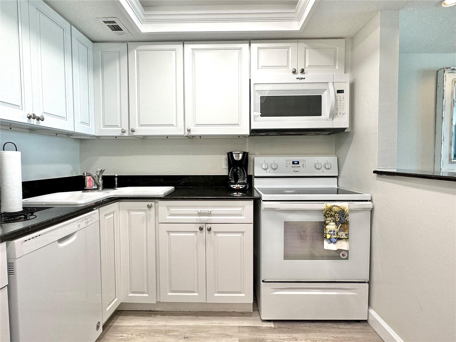 Image 11 of 47 For 851 Bayway Boulevard 905
