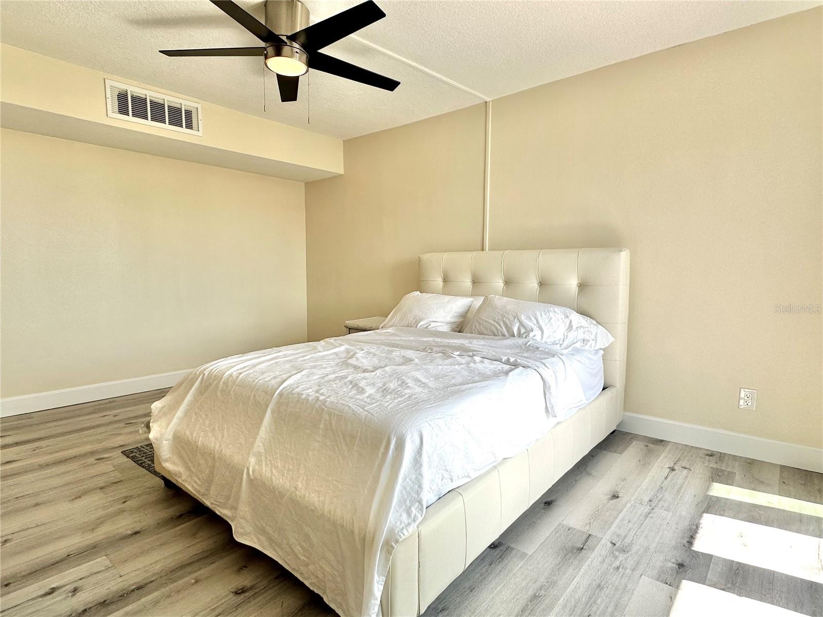 Image 38 of 46 For 855 Bayway Boulevard 907