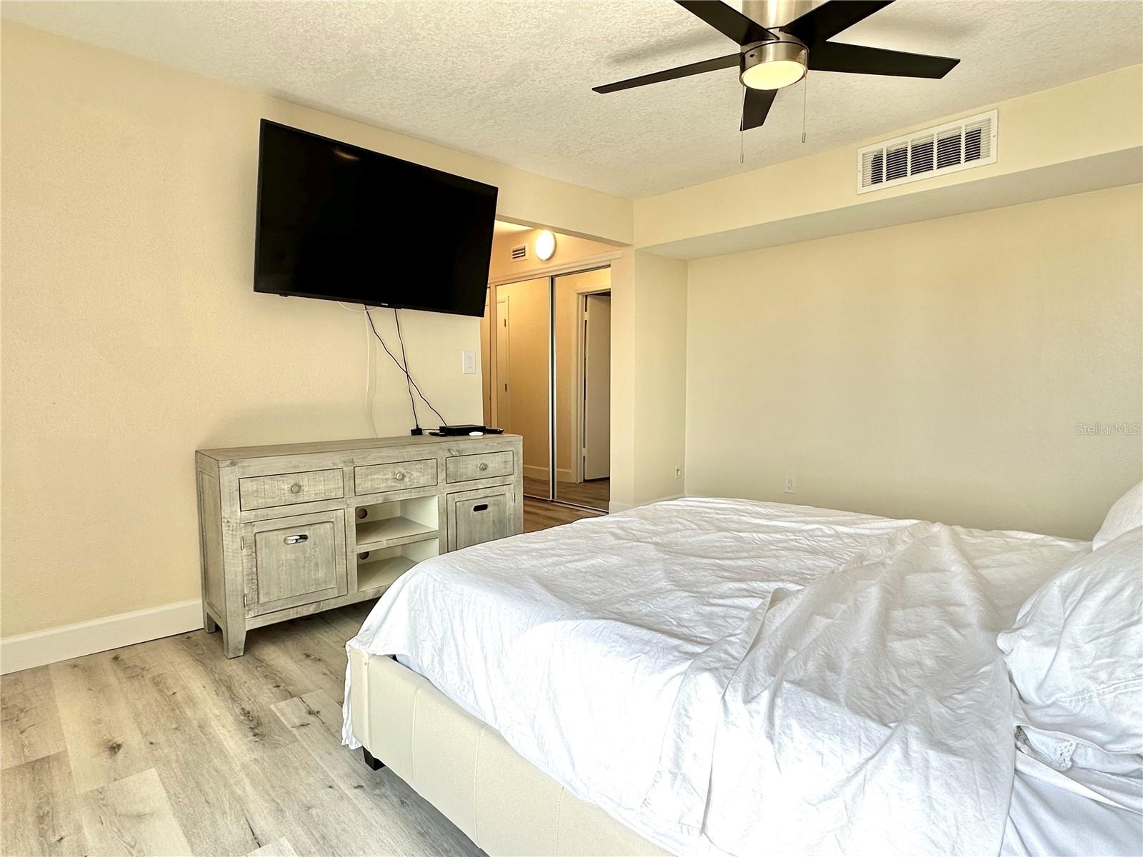 Image 39 of 46 For 855 Bayway Boulevard 907